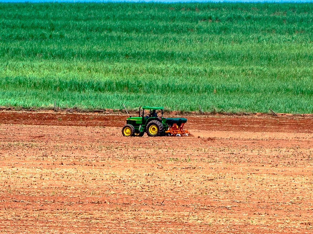 Implementos Agrícolas na Nutrição e Adubação da Cana-de-Açúcar