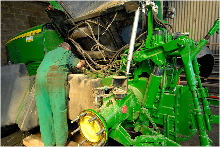 Manutenção de Máquina Agrícola Manutenção de Máquina Agrícola